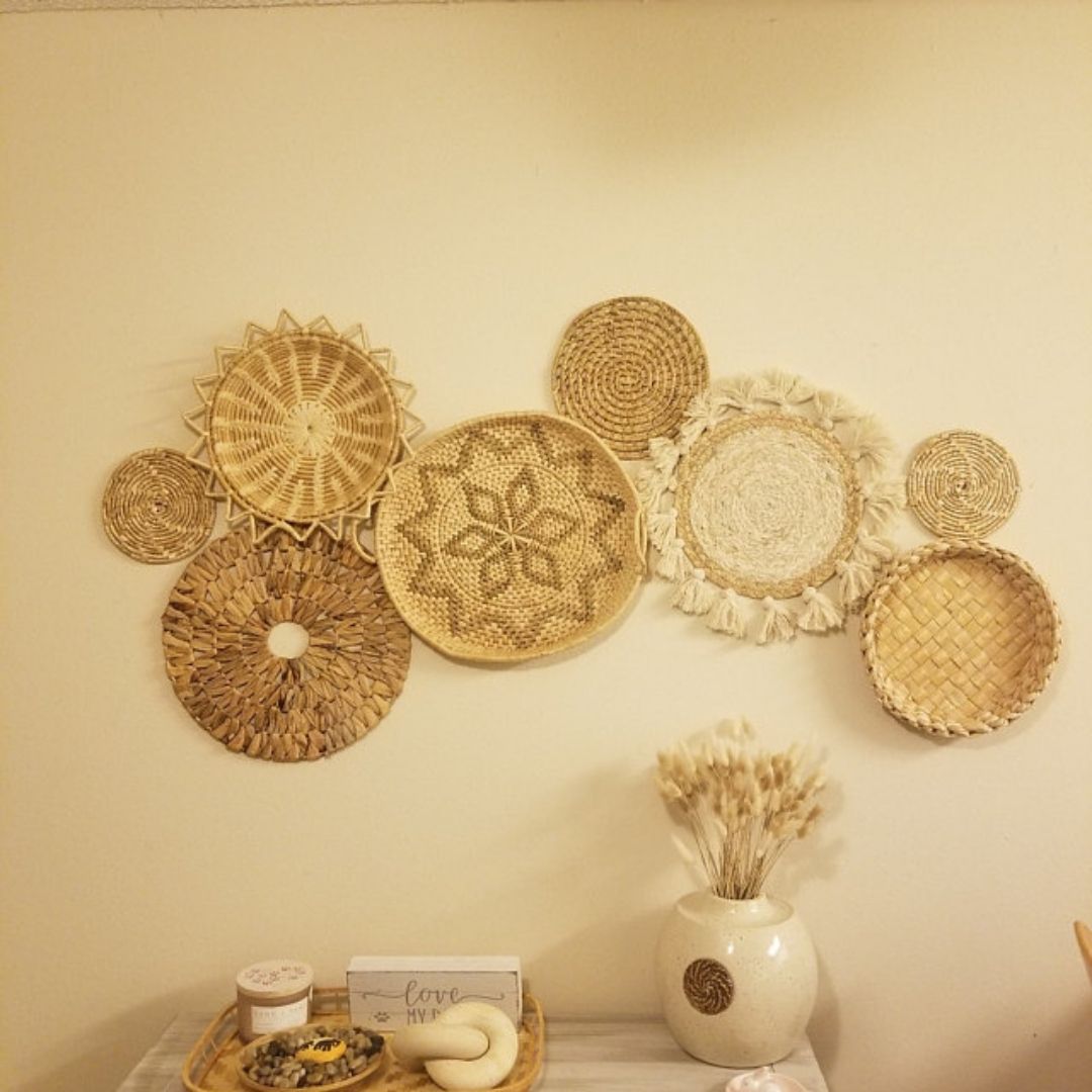 With a boho basket design, these woven placemats are the perfect touch to your tables and wall. Create a beautiful basket wall inspired by bohemian decor with these rounded wicker placemats made from natural seagrass.