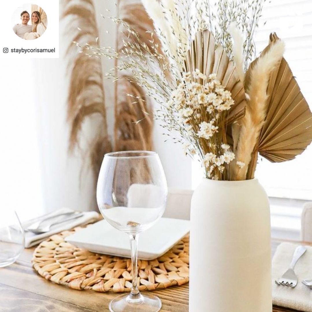 Natural seagrass coaster and placemats for eco-chic and casual dining table.