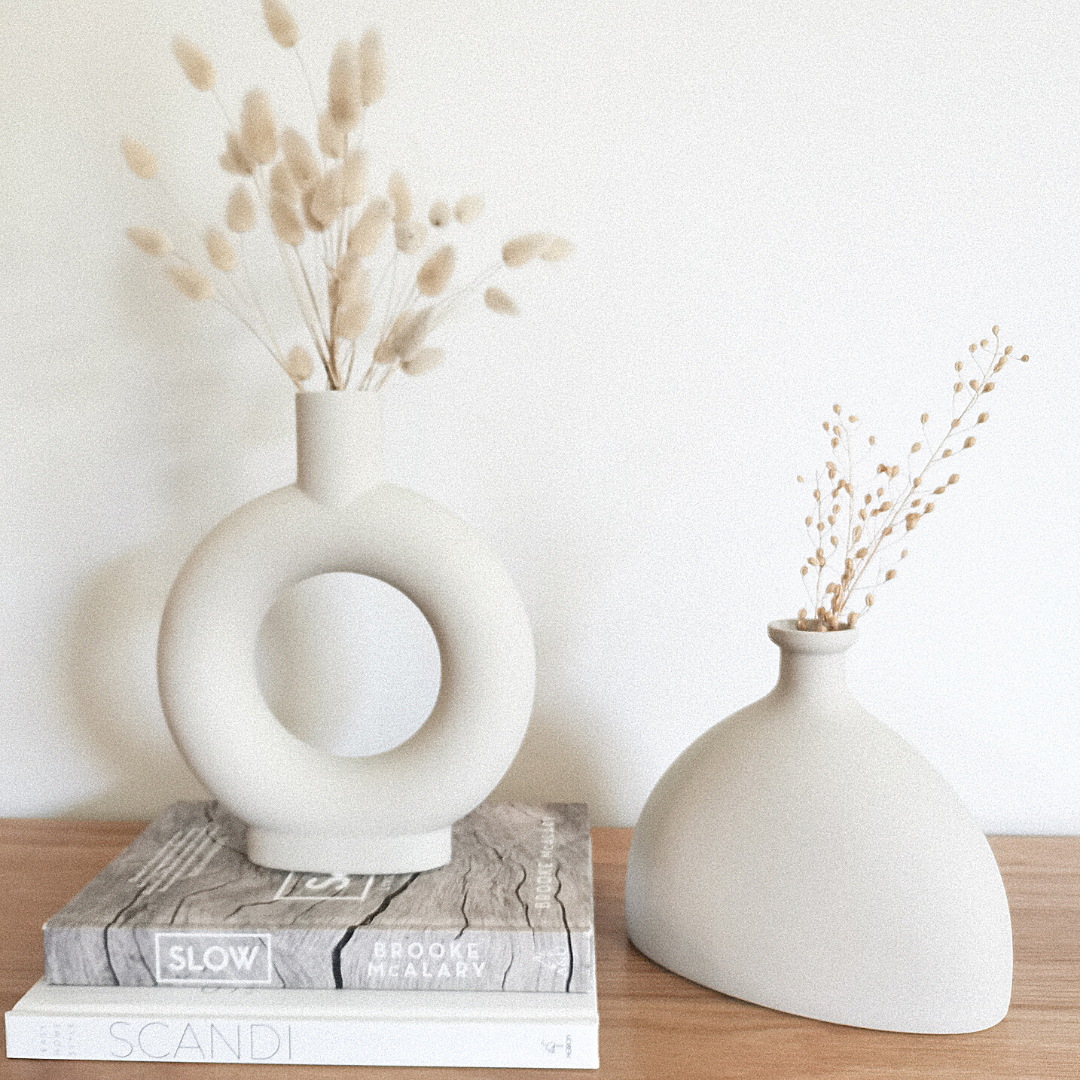 Minimalist ceramic vases with dried flowers and pampas grass 